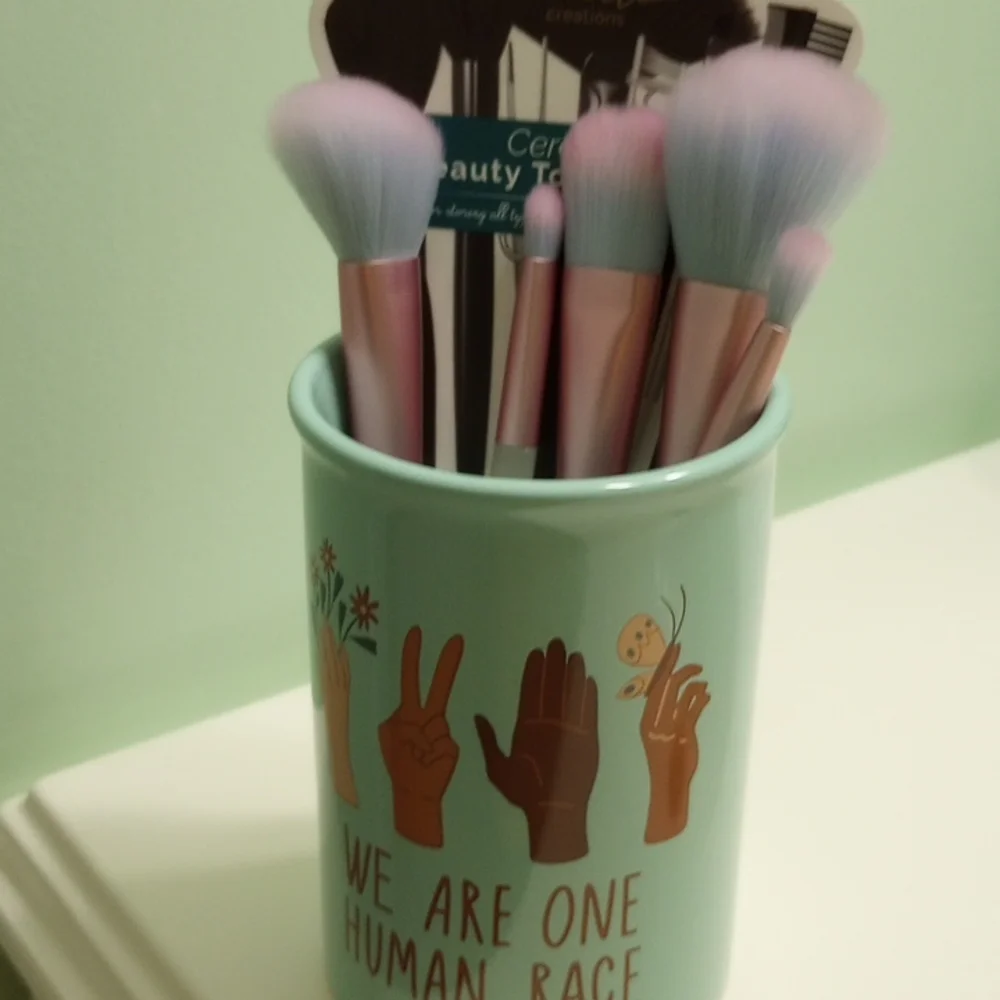 Ceramic Beauty Tool Holder